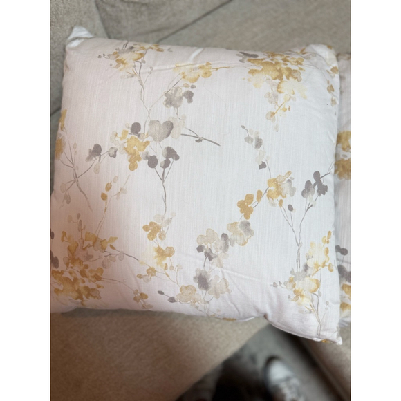 DKNY White & Yellow Floral Throw Pillows, One Size - Picture 5 of 6